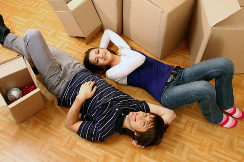 Local van service transporting boxes and household items near Southlambeth